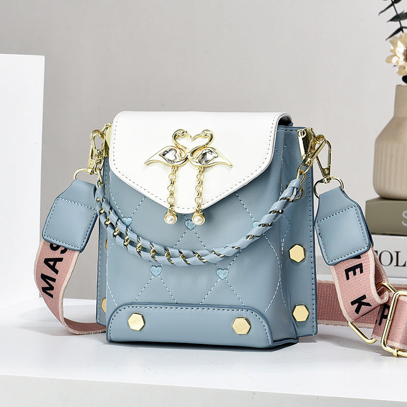 New Stylish Good Texture Shoulder Bag All-matching Western Style Pearl Chain Small Bag Sky Blue Infinite Avenue