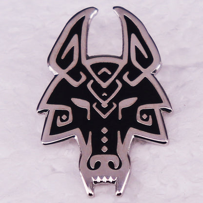 Nordic Retro Wolf Head Badge Brooch Silver Infinite Avenue