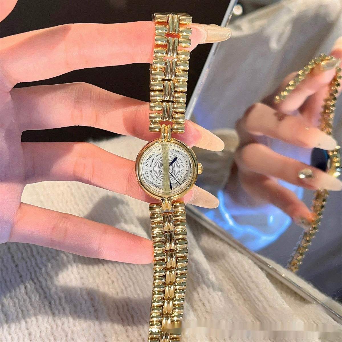 Women's Mid-ancient Light Luxury And Simplicity Advanced Gold Chain Watch Gold Strap White Noodles Infinite Avenue