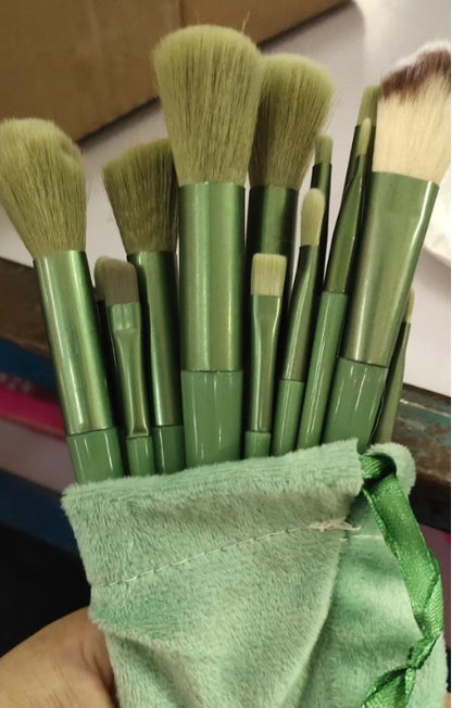 13-Piece Makeup Brush Set – Foundation, Blush, Eyeshadow 13 Green Cloth Bags Infinite Avenue