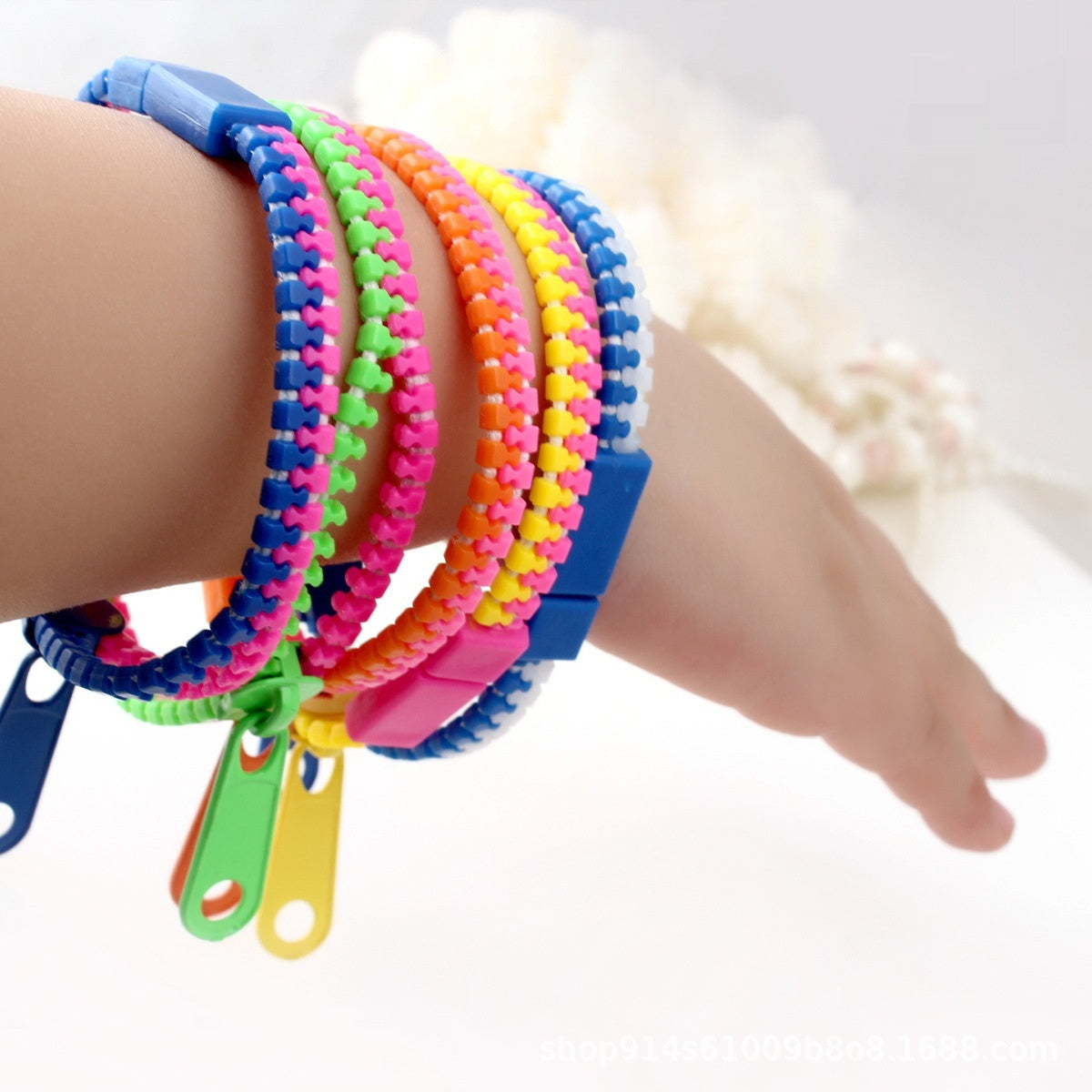 No 5 Two-color Children's Zipper Bracelet Infinite Avenue