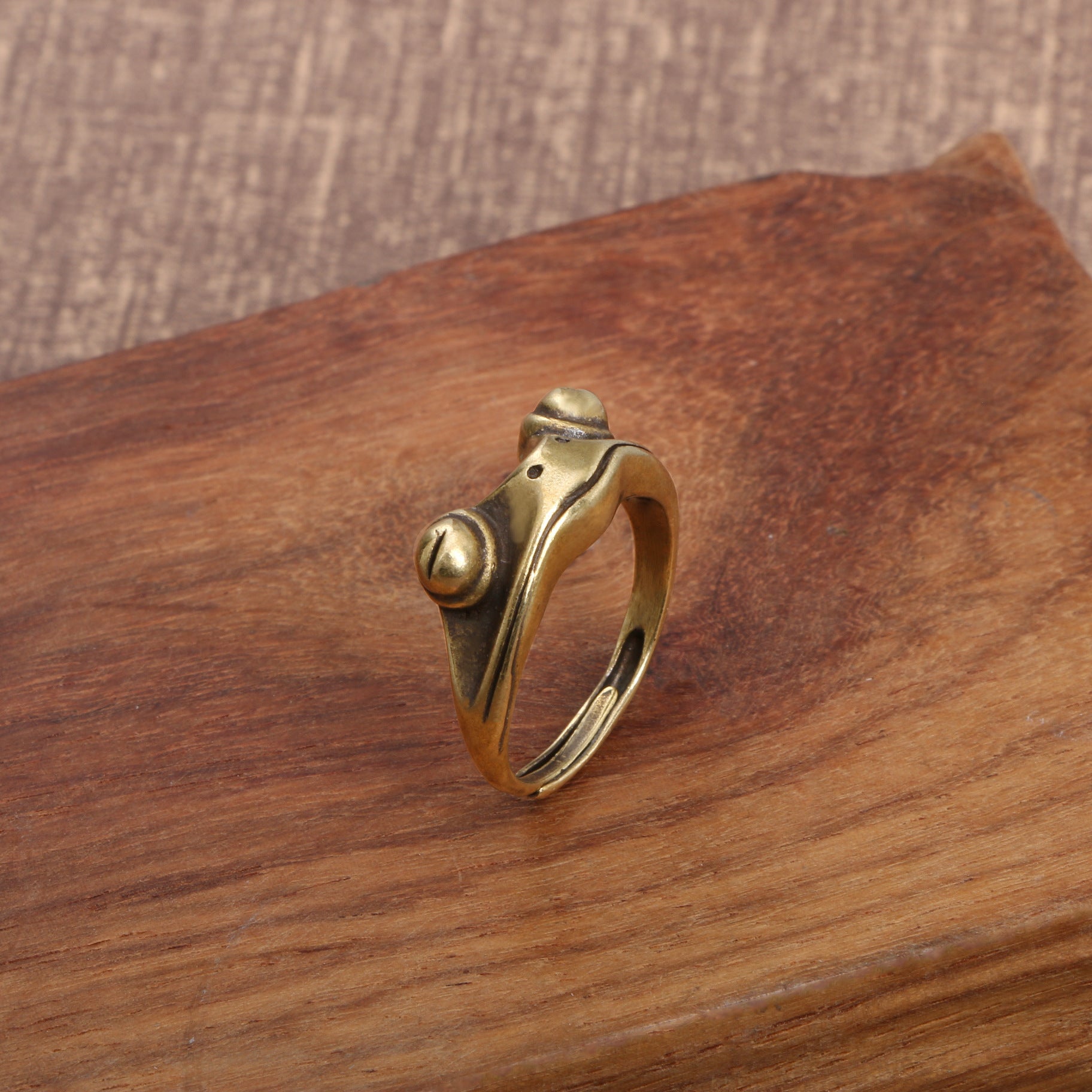 Bronze Engraving Golden Toad Creative Ring Infinite Avenue